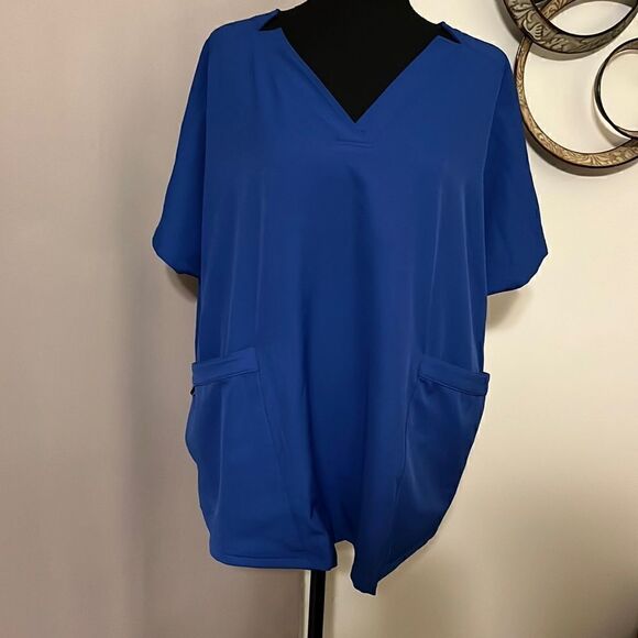 Climate Right by Cuddl Duds Scrub Top - Picture 2 of 4